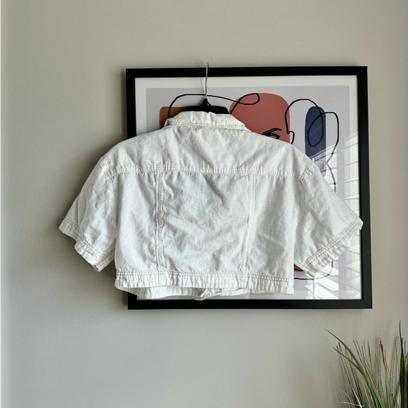 FREE PEOPLE WHITE CROPPED BUTTON TOP - Picture 2 of 5